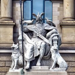 Odin statuer og figurer